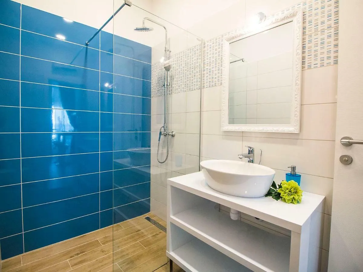 Idro Studio Apartments Directly At The Beach Split