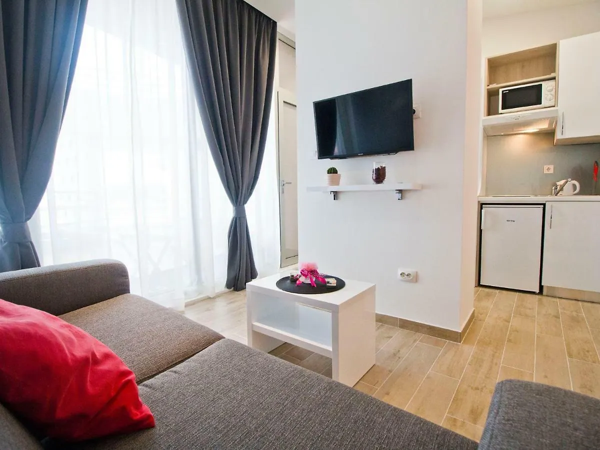 Idro Studio Apartments Directly At The Beach Split