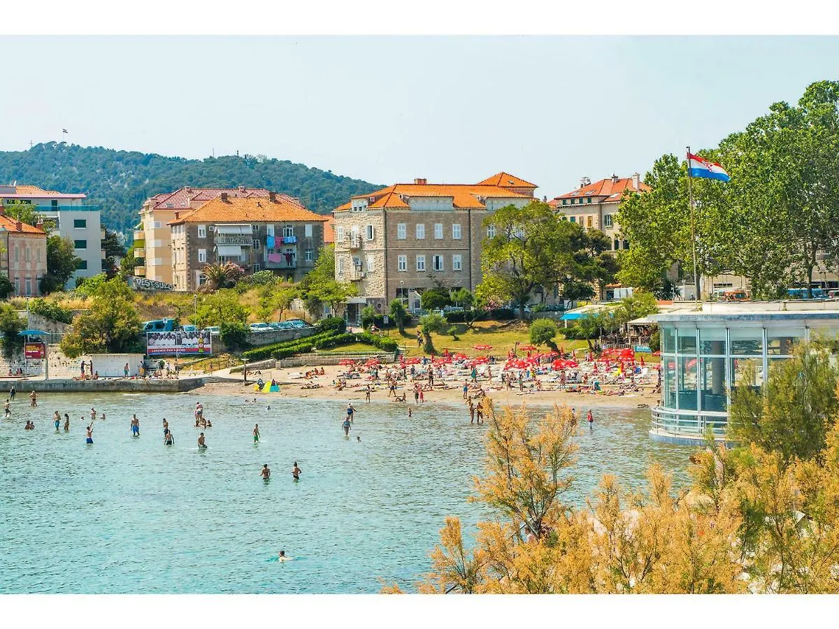 Idro Studio Apartments Directly At The Beach Split