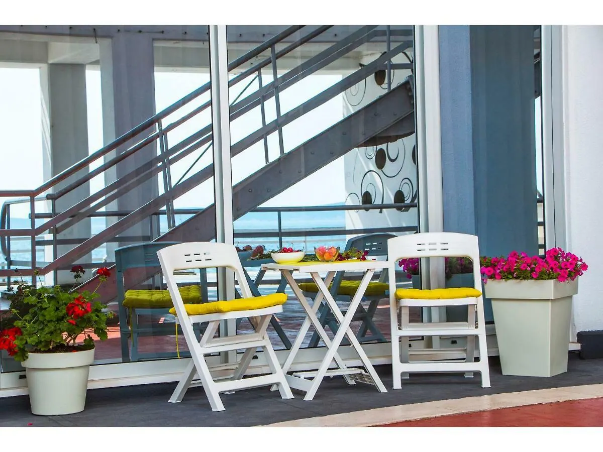 Idro Studio Apartments Directly At The Beach Split