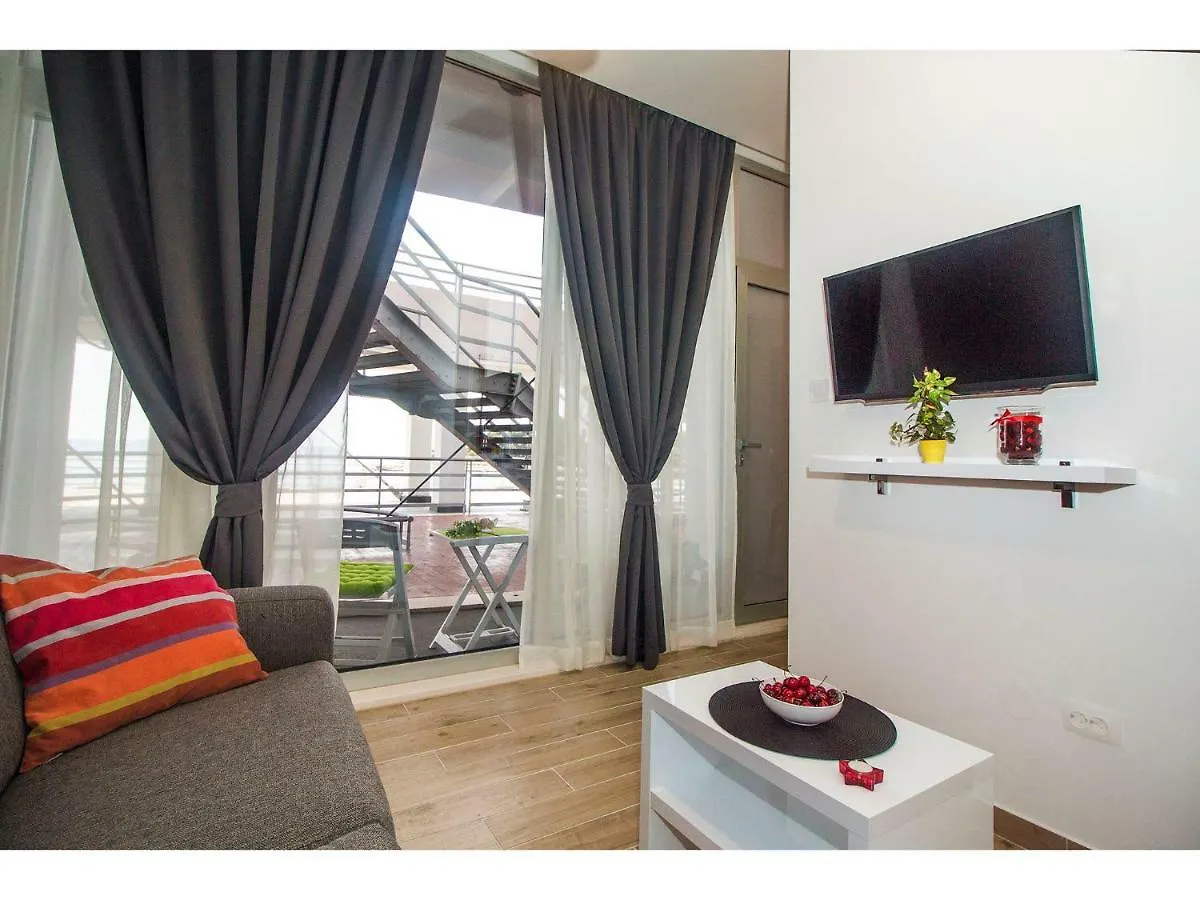Idro Studio Apartments Directly At The Beach Split