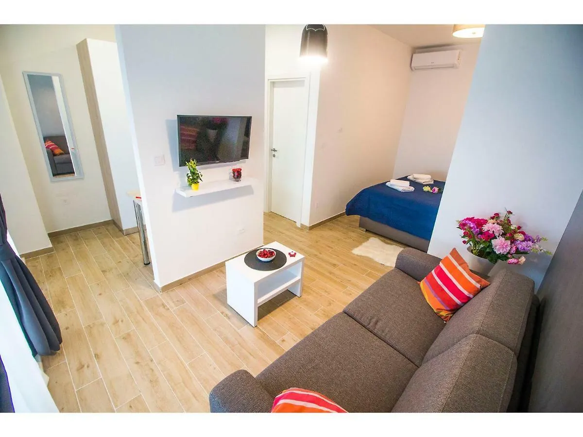 Idro Studio Apartments Directly At The Beach Split
