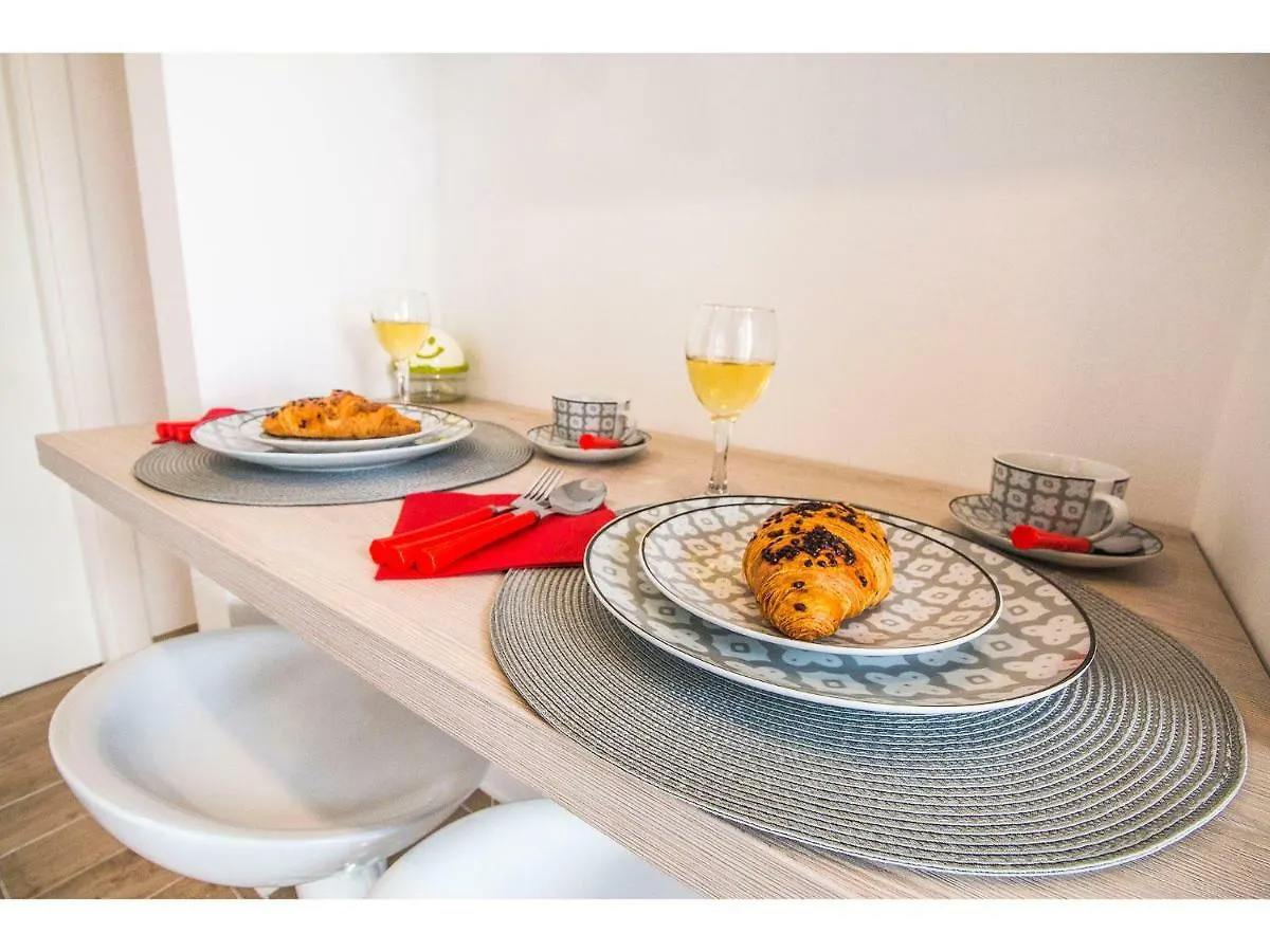 Idro Studio Apartments Directly At The Beach Split
