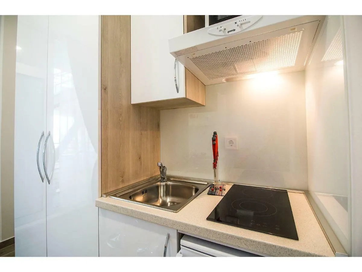 Idro Studio Apartments Directly At The Beach Split